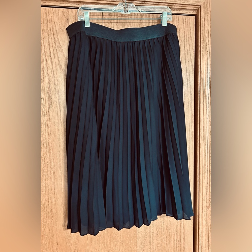 NEW XL TALL Women’s Black Midi Pleated Skirt with Elastic Waistline
